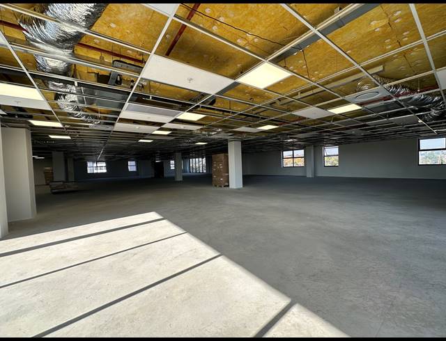 1,387M² OFFICE TO LET IN GLENADRIENNE